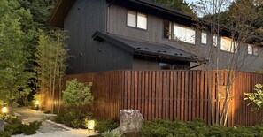 Exterior - HAKAI KONOHANAKAN (Oshino)