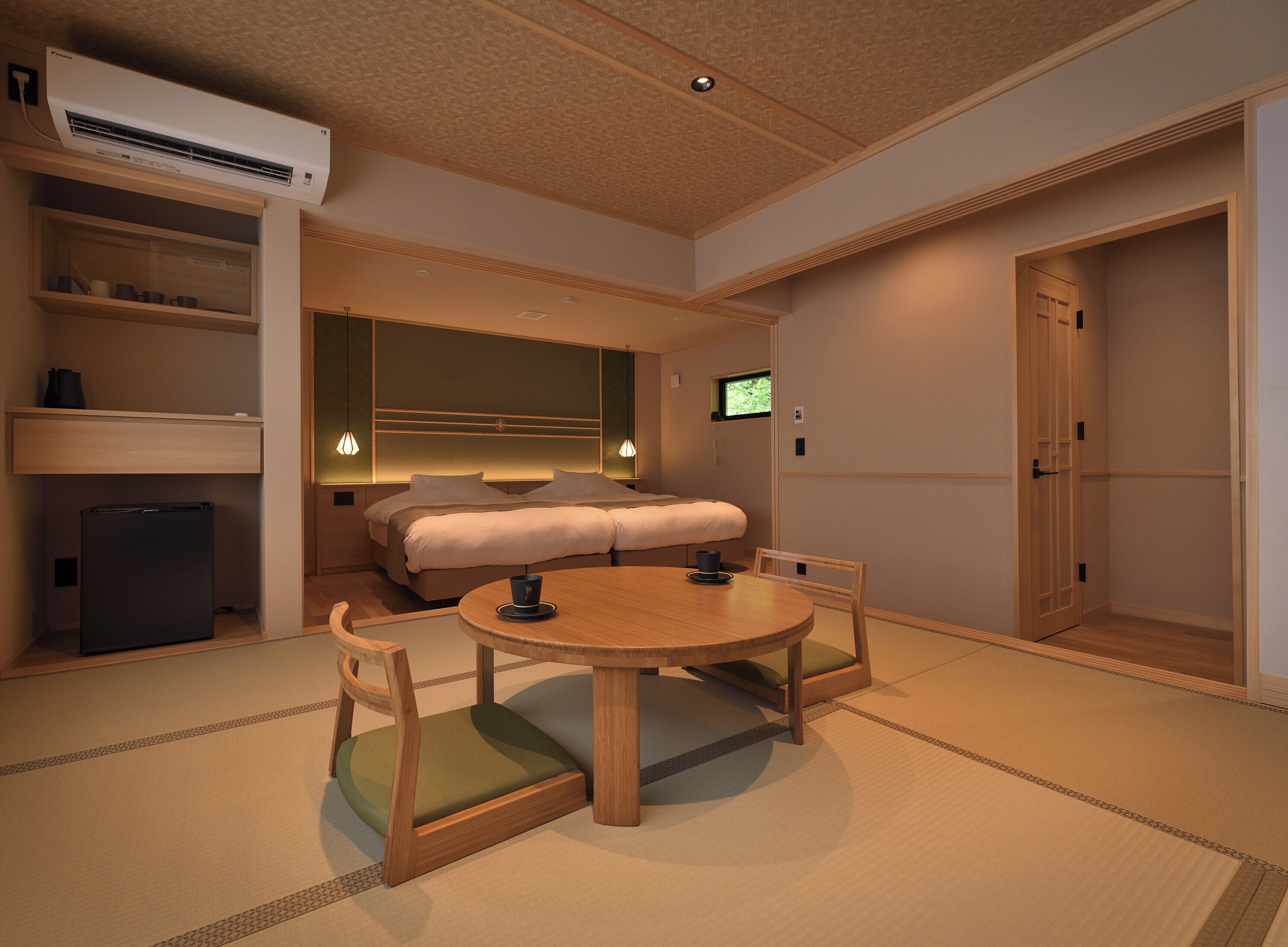 1 bedroom, individually decorated, individually furnished, desk