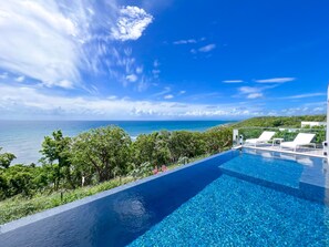 An infinity pool - Villa · Ocean view · Pool & private beach (Saint-François)