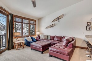 Smart TV, lareira, escritórios