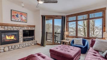 Smart TV, fireplace, offices