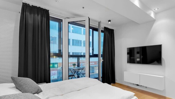 1 bedroom, soundproofing, bed sheets - Central & Modern Apartment Reykjavik with balcony 204 (Reykjavík)