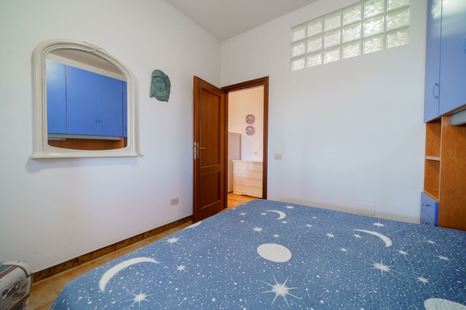 1 dormitorio y ropa de cama