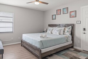 3 室のベッドルーム、アイロン / アイロン台、WiFi (無料)、ベッドシーツ