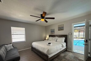 3 bedrooms, iron/ironing board, free WiFi, bed sheets - Cozy, Pet-Friendly Tampa Home with Heated & Screened Pool - 4 miles to Adventure Island/Busch Garden (Tampa)
