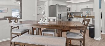 Cozy, Pet-Friendly Tampa Home with Heated & Screened Pool - 4 miles to Adventure Island/Busch Garden