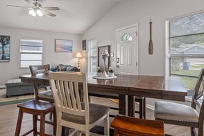 Dining - Cozy, Pet-Friendly Tampa Home with Heated & Screened Pool - 4 miles to Adventure Island/Busch Garden (Tampa)