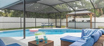 Cozy, Pet-Friendly Tampa Home with Heated & Screened Pool - 4 miles to Adventure Island/Busch Garden