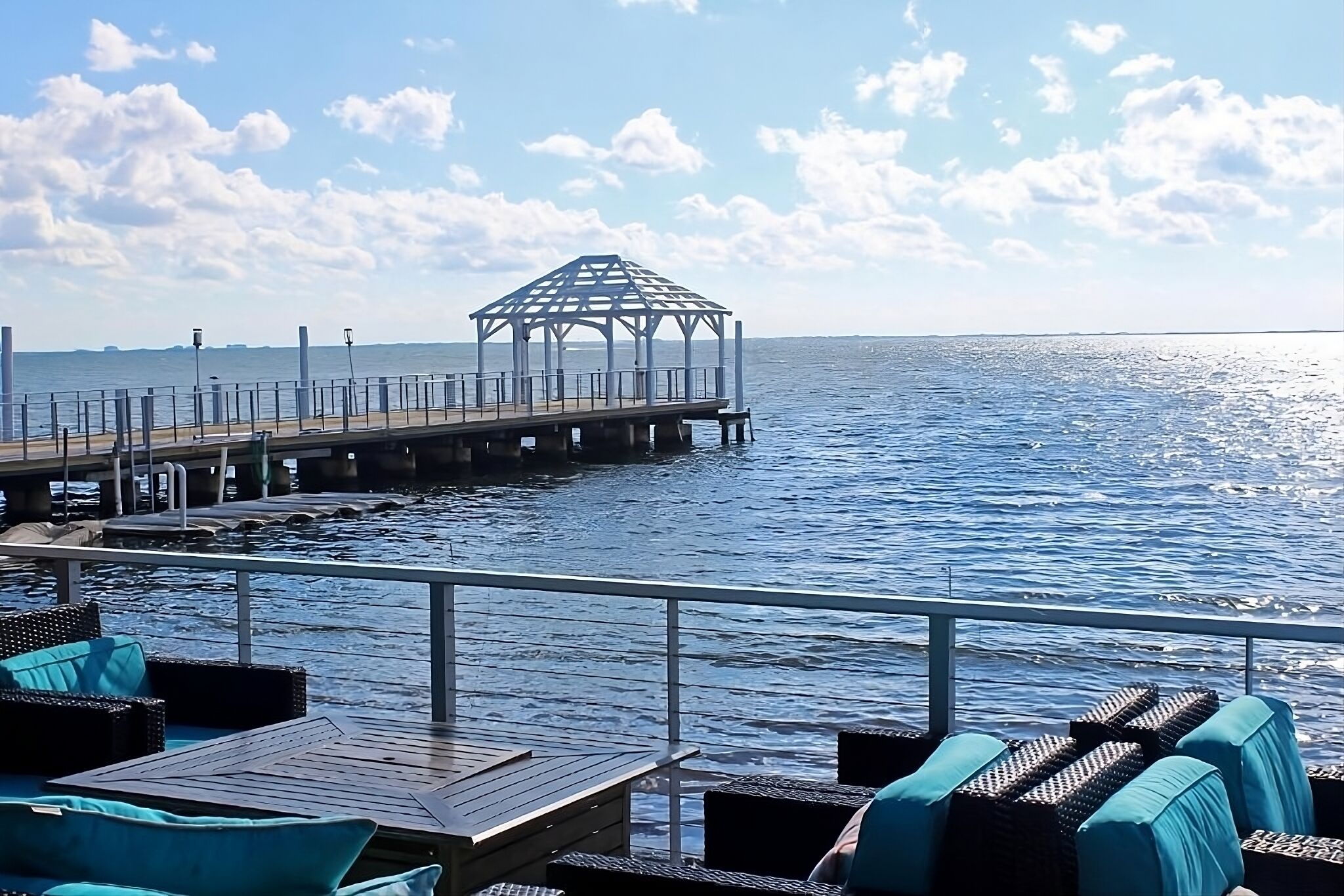 High Tides and Good Vibes! Pool, Pets Allowed, Airport Shuttle Service!