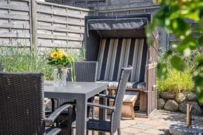 Outdoor dining - Haus Borelör Whg. 2 OG - OG im Haus Borelör, 3-zimmerwohnung auf ca. 95 m² für bis zu 4 Personen (Sylt)