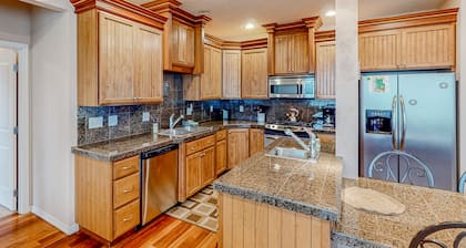 Dog-friendly sound-front cottage with fireplace, deck, lawn, beach access, & W/D