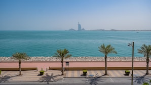 TWO BEDROOM WITH SEA VIEW | Teras/patio