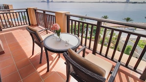 ONE BEDROOM APARTMENT (RAS508) | Brankas, tirai kedap cahaya, kedap suara, dan setrika/meja setrika