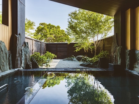 Aguas termales. Etajimasou