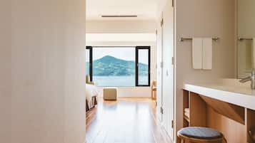 Deluxe Twin Room, Non Smoking, Private Bathroom (Accessible bath) | Down duvets, in-room safe, soundproofing, free WiFi