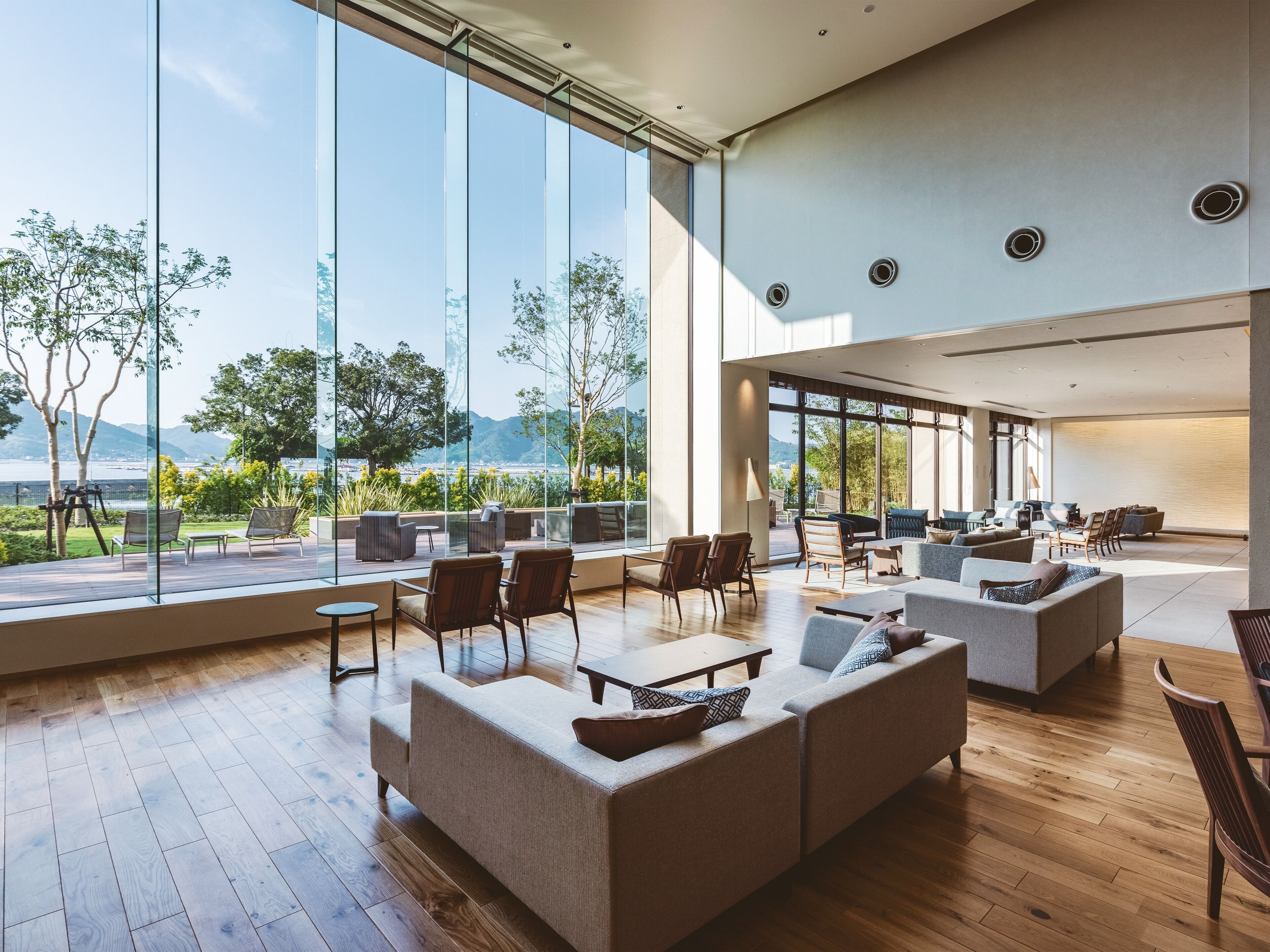 Lobby lounge