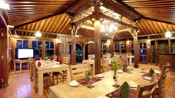 Free daily local cuisine breakfast