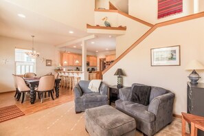 TV, fireplace, DVD player, books - #111 Shoreham Cottage (Pacific City)