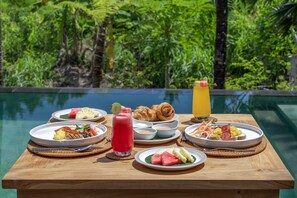 Villa Romantique, 1 chambre | Repas de petit déjeuner