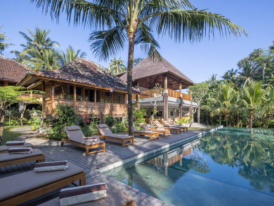 Outdoor pool, pool umbrellas, sun loungers