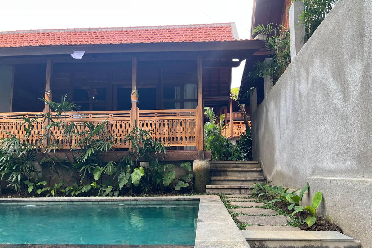 Wooden Pool Villa | 迷你吧、書桌、筆電工作空間、熨斗/熨衣板