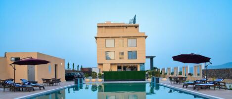 Outdoor pool, pool umbrellas, sun loungers