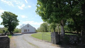 Exterior - Lough Mask Fishing Cottage (Neale)