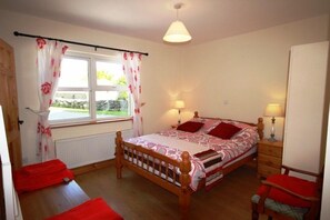 4 bedrooms - Lough Mask Fishing Cottage (Neale)