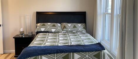 1 slaapkamer, een strijkplank/strijkijzer, reisbedje, gratis wifi