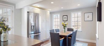 Branford Private Home - Seasonal Pool, beachside community, close to shopping, dining, town