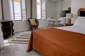 1 habitación, tabla de planchar con plancha y wifi gratis 