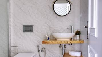 Regadera y secadora de cabello