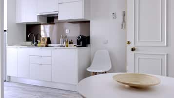 Fridge, microwave, stovetop, coffee/tea maker