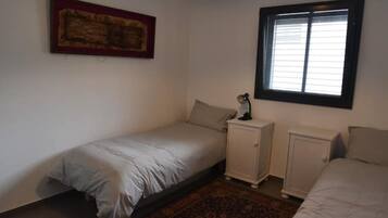 4 bedrooms, desk, soundproofing, free WiFi