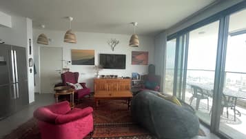 Smart TV, music library, stereo