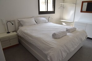 4 chambres, bureau, système d’insonorisation, accès au Wi-Fi (inclus)