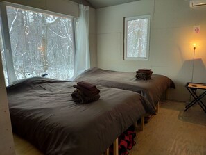 1 bedroom, WiFi - 30 Minutes to Kusatsu Onsen and Karuizawa! Warm Highly Insulated Cottage Tsumagoi Village (Agatsumagun tsumagoimura kanbara)