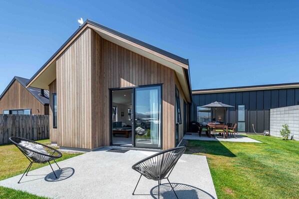 Outdoor dining - Breathtaking Mountain Panorama (Wanaka)