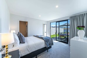 3 bedrooms, iron/ironing board, WiFi, bed sheets - Breathtaking Mountain Panorama (Wanaka)