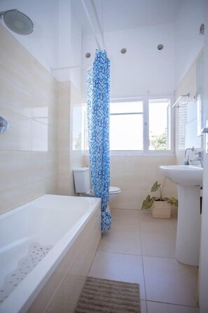 Bathtub, hair dryer - Maison Moz - The Beatles (Maputo)