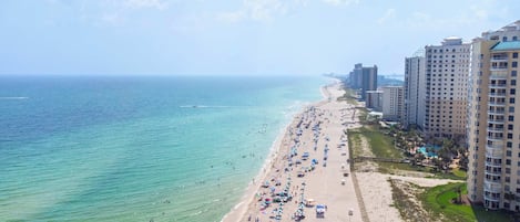 Una spiaggia nelle vicinanze