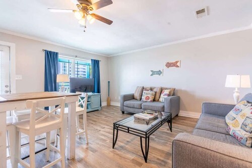Gulf View Condo Steps from Flora-Bama & Beach