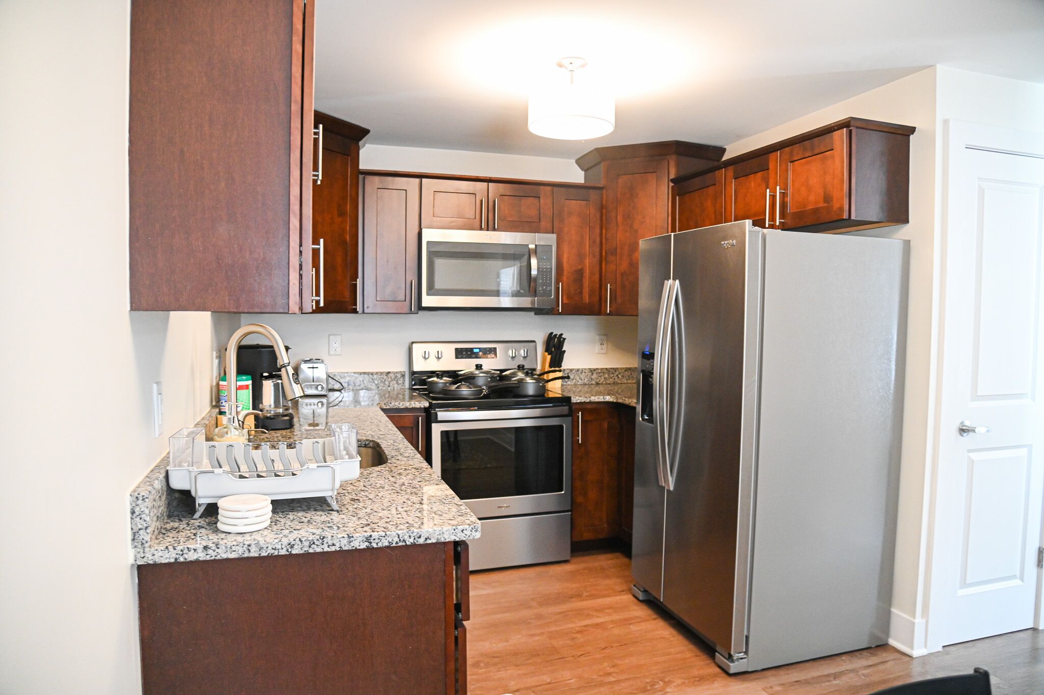 冰箱、微波炉、烤箱、炉灶