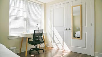 2 bedrooms, desk, iron/ironing board, WiFi