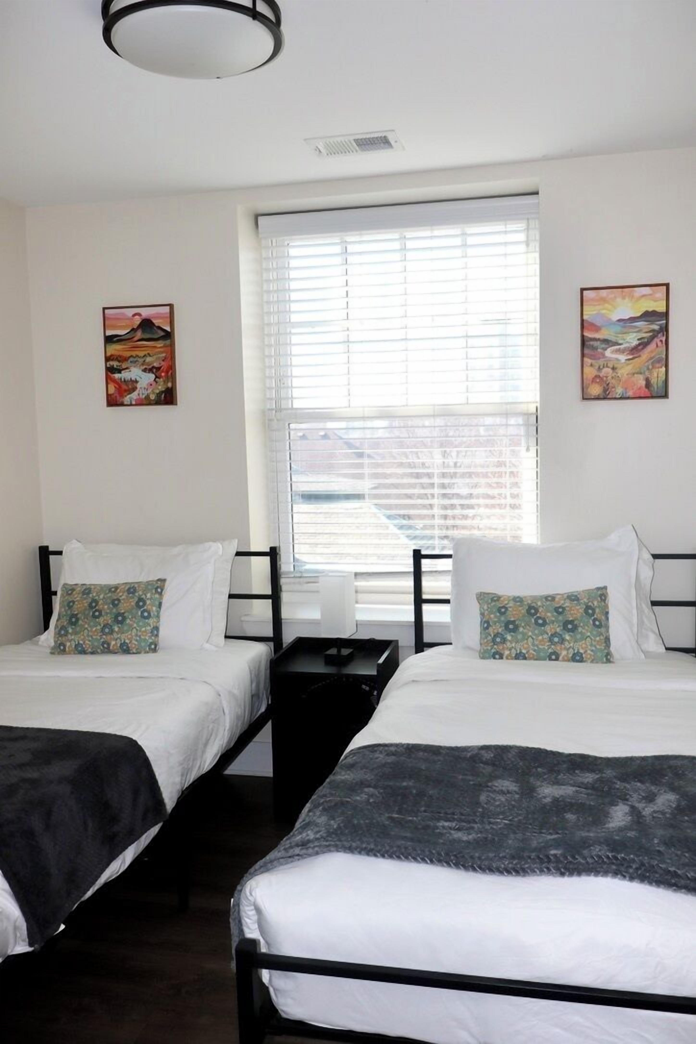 2 bedrooms, desk, iron/ironing board, WiFi