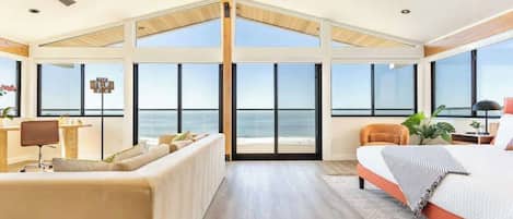 4 bedrooms, desk, iron/ironing board, WiFi