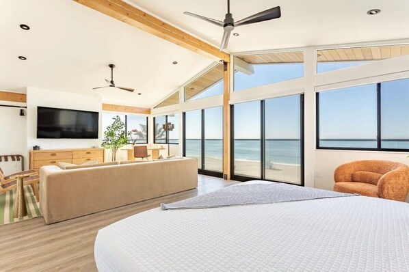 4 bedrooms, desk, iron/ironing board, WiFi