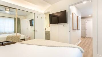 1 bedroom, desk, iron/ironing board, WiFi