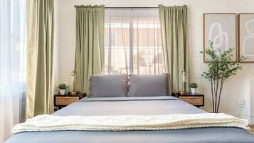 Desk, WiFi, bed sheets