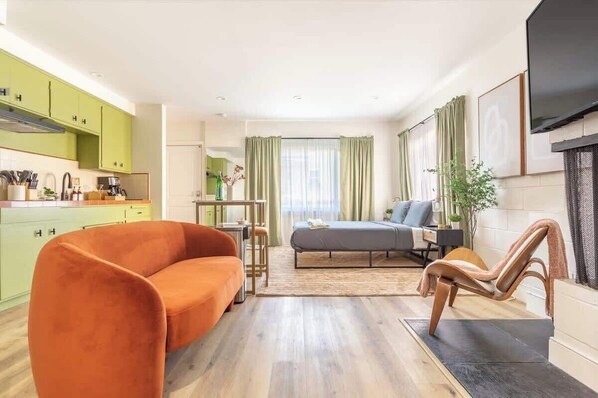 TV, fireplace, Netflix, streaming services